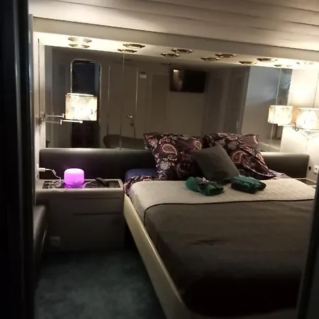 Loc De Cabines Sur Yacht Gruissan Room photo
