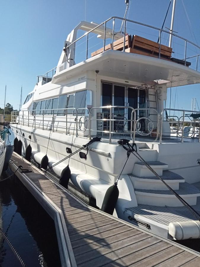 Loc De Sur Yacht *