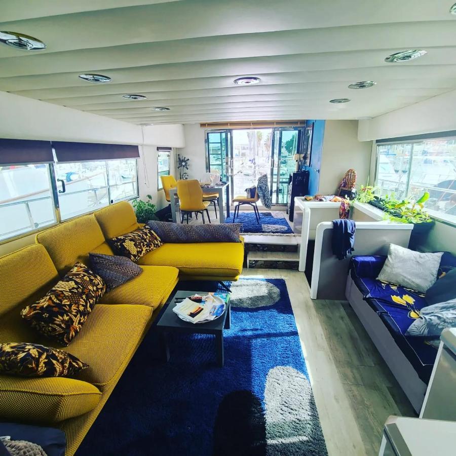 Loc De Sur Yacht Botel