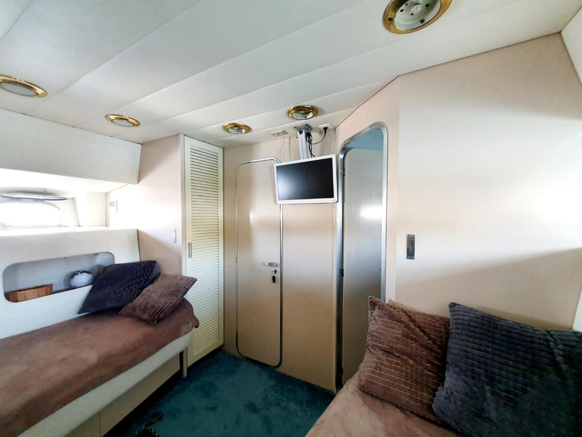 Loc De Sur Yacht Botel Gruissan
